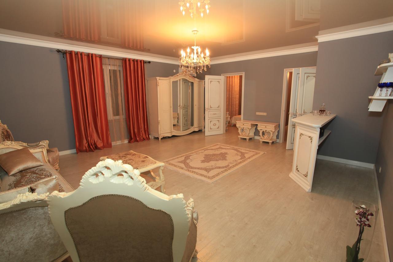 Guest House Esma Sukhumi Eksteriør billede
