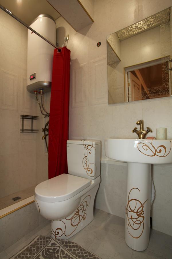 Guest House Esma Sukhumi Eksteriør billede