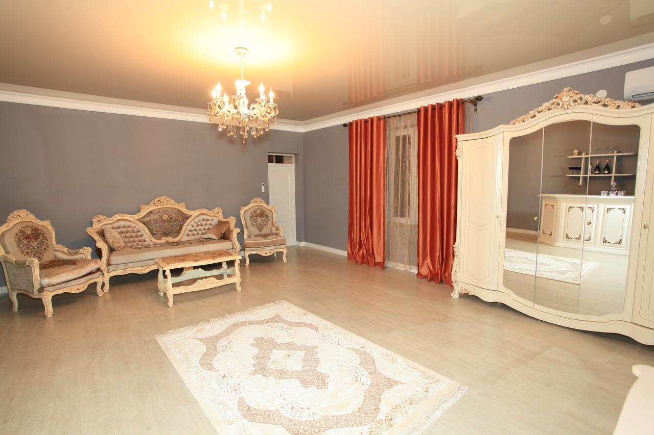 Guest House Esma Sukhumi Eksteriør billede